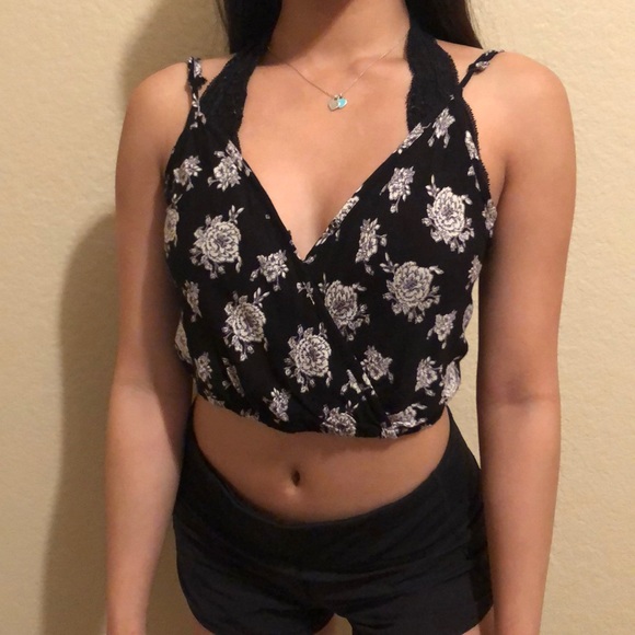 Black floral crop top - Picture 1 of 3